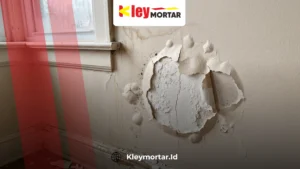 Plester dinding menggelembung pada permukaan bata
